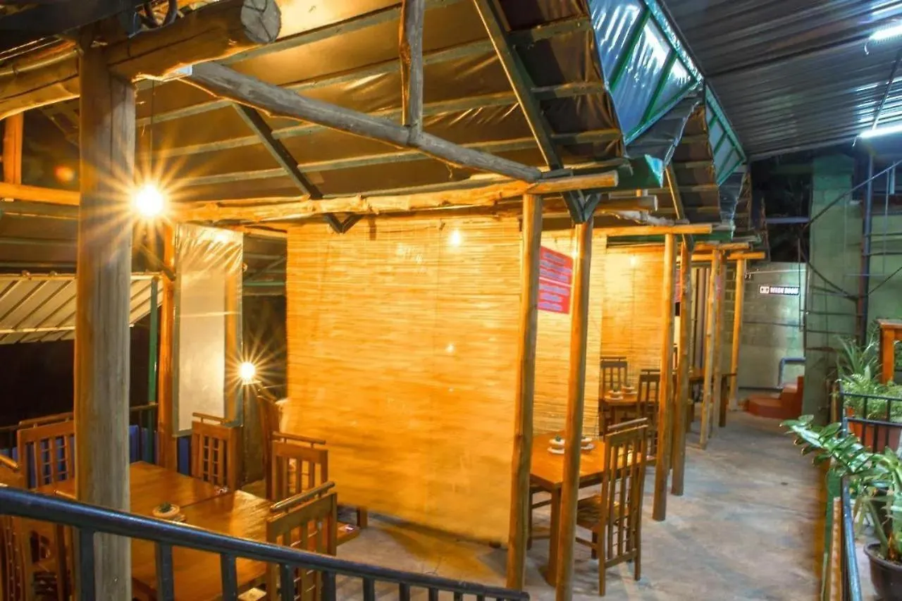 ホテル Vip Karaoke Lounge ペラデニヤ